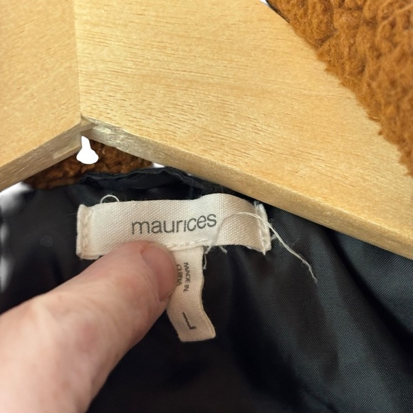 EUC Maurices Women’s Buffalo Plaid Sherpa-Lined Vest – Sz L (Red/Black Check) - Picture 4 of 12